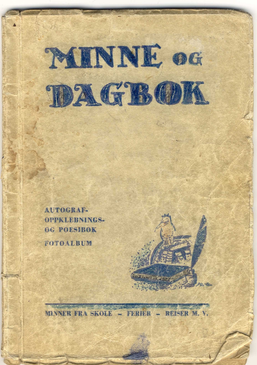 Minnebok fra 1945. Slitt gråfarge med flekker på. Tegninger på framsiden og på hver side inni boka. Egentlig en minne- og dagbok. Som kunne brukes til augtografer, bilder, poesi, ferie- og reiseminner. 