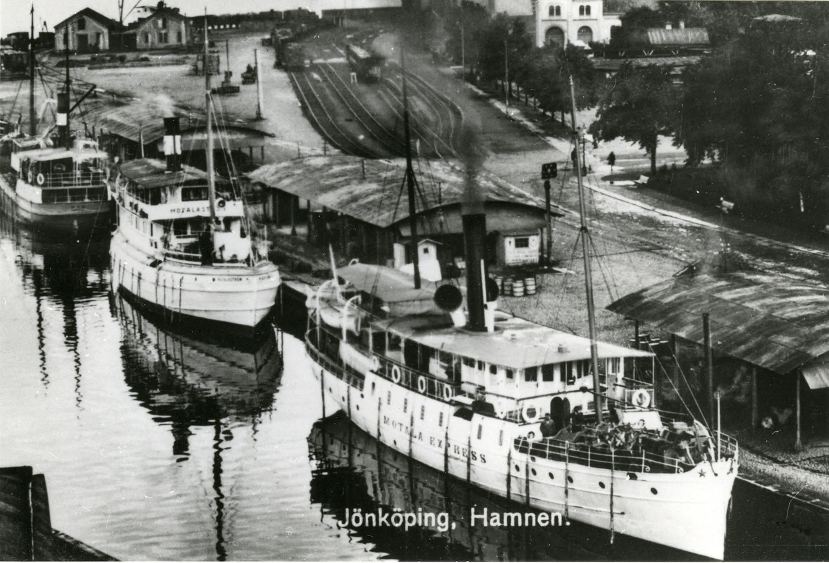 Passagerarångfartyget Motala Express m.fl. liggande i Jönköpings hamnen.