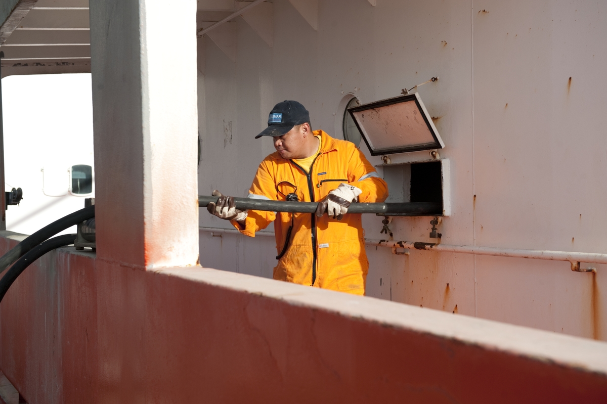 En resa med m/s Östanvik t o r  Lövholmen, Stockholm-Slite, Gotland 2011, fraktandes cement. En dokumentation av Arkivarie Eva Hult och fotograf Anneli Karlsson från Sjöhistoriska.