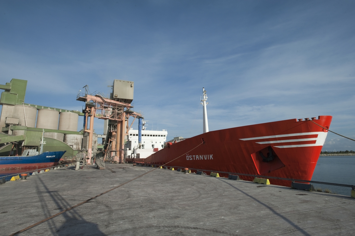 En resa med m/s Östanvik t o r  Lövholmen, Stockholm-Slite, Gotland 2011, fraktandes cement. En dokumentation av Arkivarie Eva Hult och fotograf Anneli Karlsson från Sjöhistoriska.