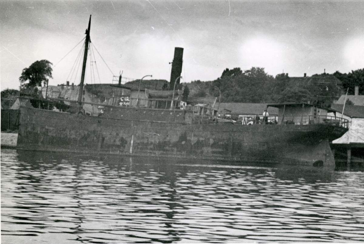 Ägare:/1928-40/: Laevaühing Saturn. Hemort: Tallin.
