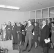 Vernissagebesökare på utställning med verk av Alice och Nils Wedel, Uddevalla januari 1961