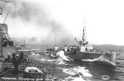 Örlogsfartyg under övning