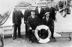 Besättningen på Gerda fotograferad i Ålborg 1917. Sittande kapten Nils Andersson, befälhavare i Gerda 1917-1924. Bästeman John Andersson, son till kapten. Besättningen: 2 svenskar och 2 danskar.