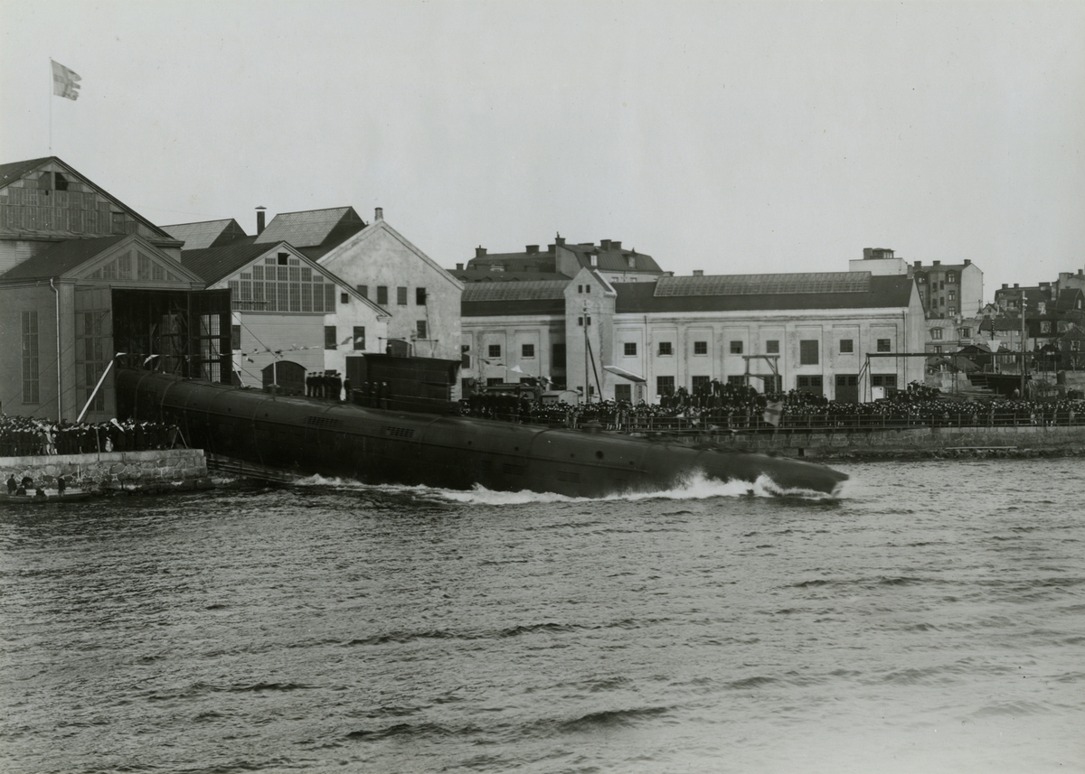 ULVEN
UNDERVATTENSBÅT

Örlogsvarvet, Karlskrona.
Sjösättning okt. 1926.