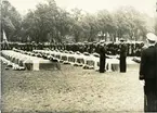 Göteborg 4 aug. 1943.
Från jordfästningen av de vid Ulvenkatastrofen omkomna. Pastor Uno Eklund vid kistorna.