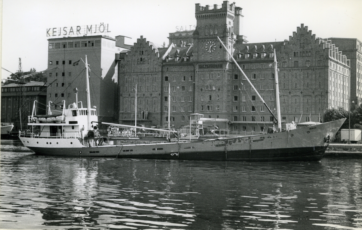 Ägare:/1961-65/: ett partrederi, Huvudredare: F.W. Andersson. Hemort: Skärhamn.