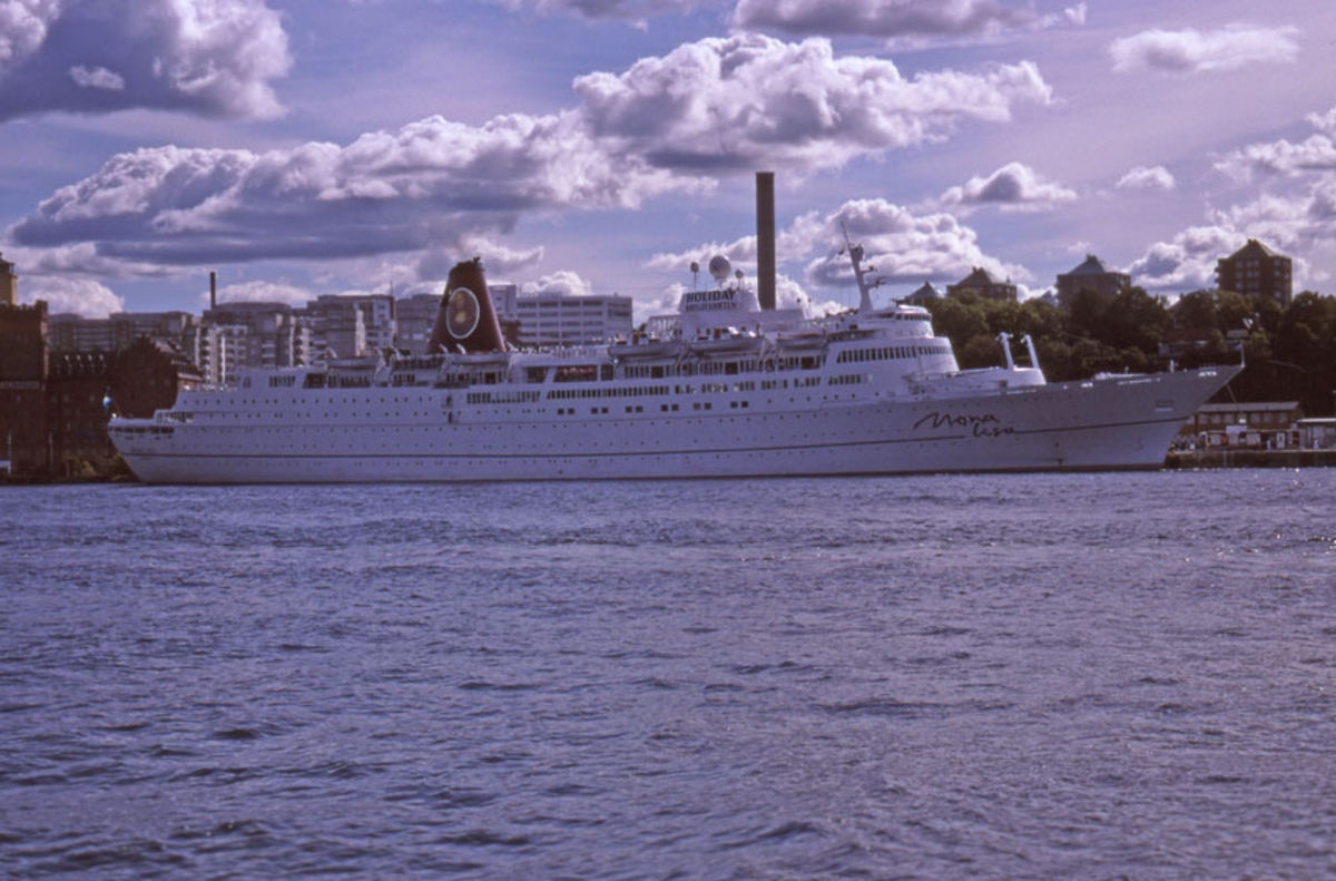 Kryssningsfartyget MONA LISA, f.d. KUNGSHOLM (4), Saltsjön, september 2003.