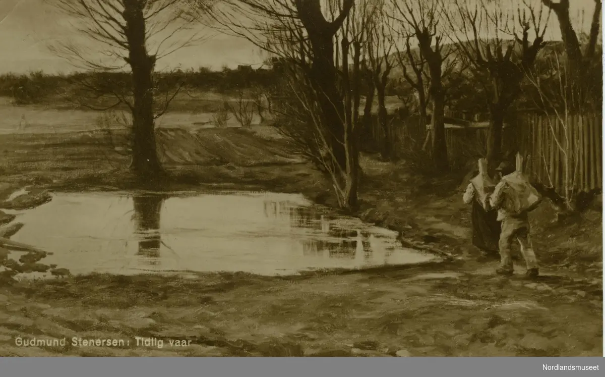 Postkort som viser maleriet "Tidlig vaar" av Gudmund Stenersen. To mennesker går ved siden av en stor vannpytt på et fuktig jorde. Nakne trestammer og et gjerde til høyre. 

Bakside: Grønt postfrimerke, posthorn, 5 øre. Stempel uleselig.