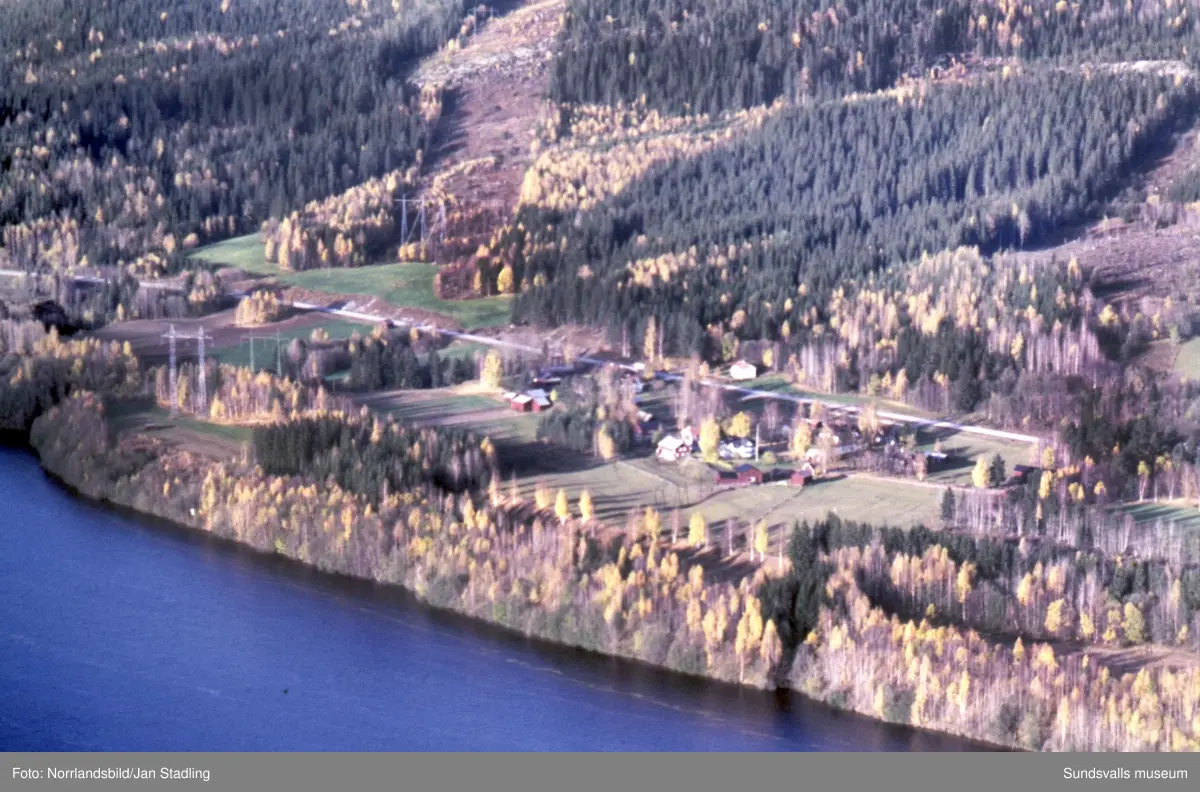 Flygfoton över Indalsälvens dalgång från Järkvissle ner till Bergeforsen. Bilder över byarna Järkvissle, Sillre, Dacke, Liden, Flygge, Sunnås, Baggböle, Indal, Bergeforsen, Sörberge.