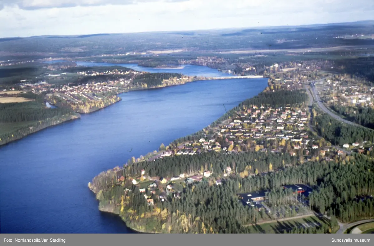 Flygfoton över Indalsälvens dalgång från Järkvissle ner till Bergeforsen. Bilder över byarna Järkvissle, Sillre, Dacke, Liden, Flygge, Sunnås, Baggböle, Indal, Bergeforsen, Sörberge.