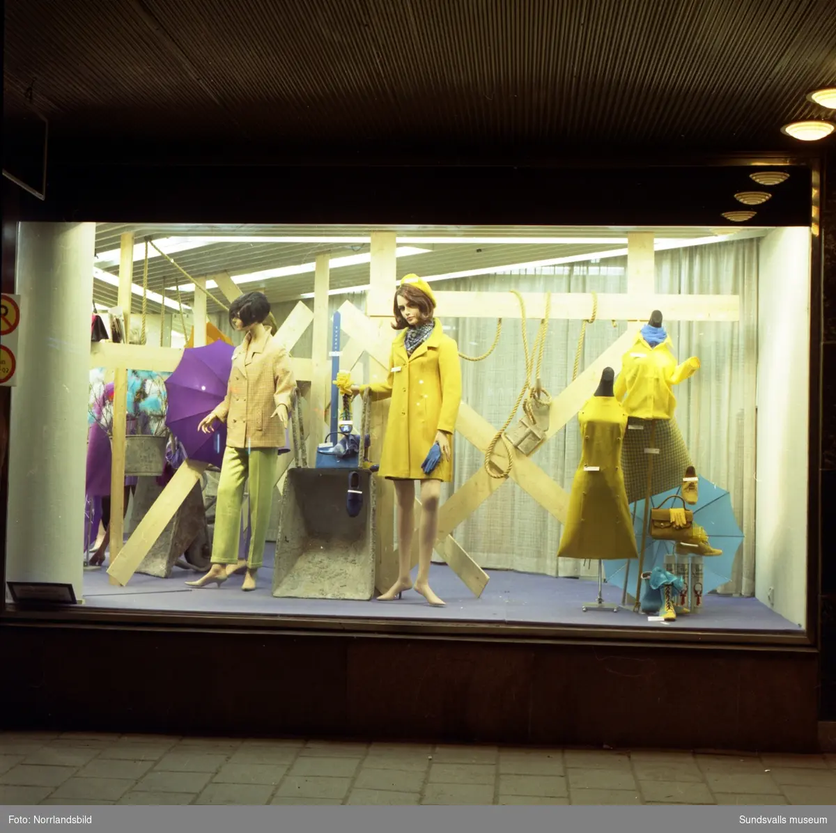 Varuhuset Forums skyltfönster 1967.