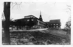 'Ingår i en serie med Fotonr. 5419 med Göteborgs Naturhistoriska museums olika vykort genom åren. ::  :: Vy över Naturhistoriska Muséets byggnad i Slottsskogen i Göteborg (Biologiska muséet)'