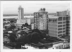 'Bilder tagna under Paraguayprojektet. :: Vy över centrala Asuncion. Rio Paraguay och Chacoområdet i bakgrunden. ::  :: Ingår i serie med fotonr. 6764:23-39. ::  ::  :: Ingår i serie med fotonr. 6764:1-39.'