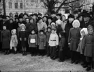 Besökare på Lottornas julmarknad på Fyristorg