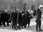 Begravningsfölje utanför Uppsala domkyrka