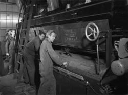 La Mont-ångpanna. Montage av roststavar.
Fr. v. Okänd, Pkänd