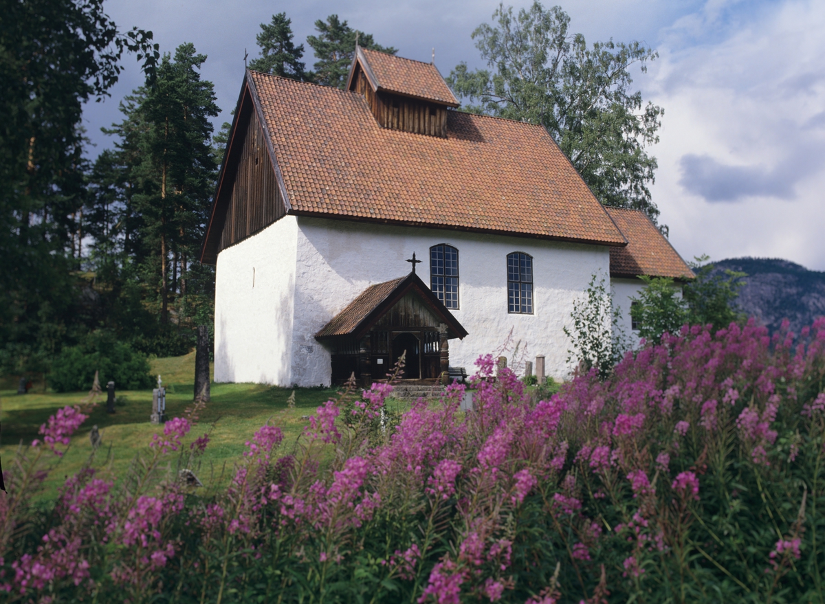 Kviteseid gamle kirke på Kviteseid Bygdetun, Telemark. Illustrasjonbilde fra Bonytt 1988.