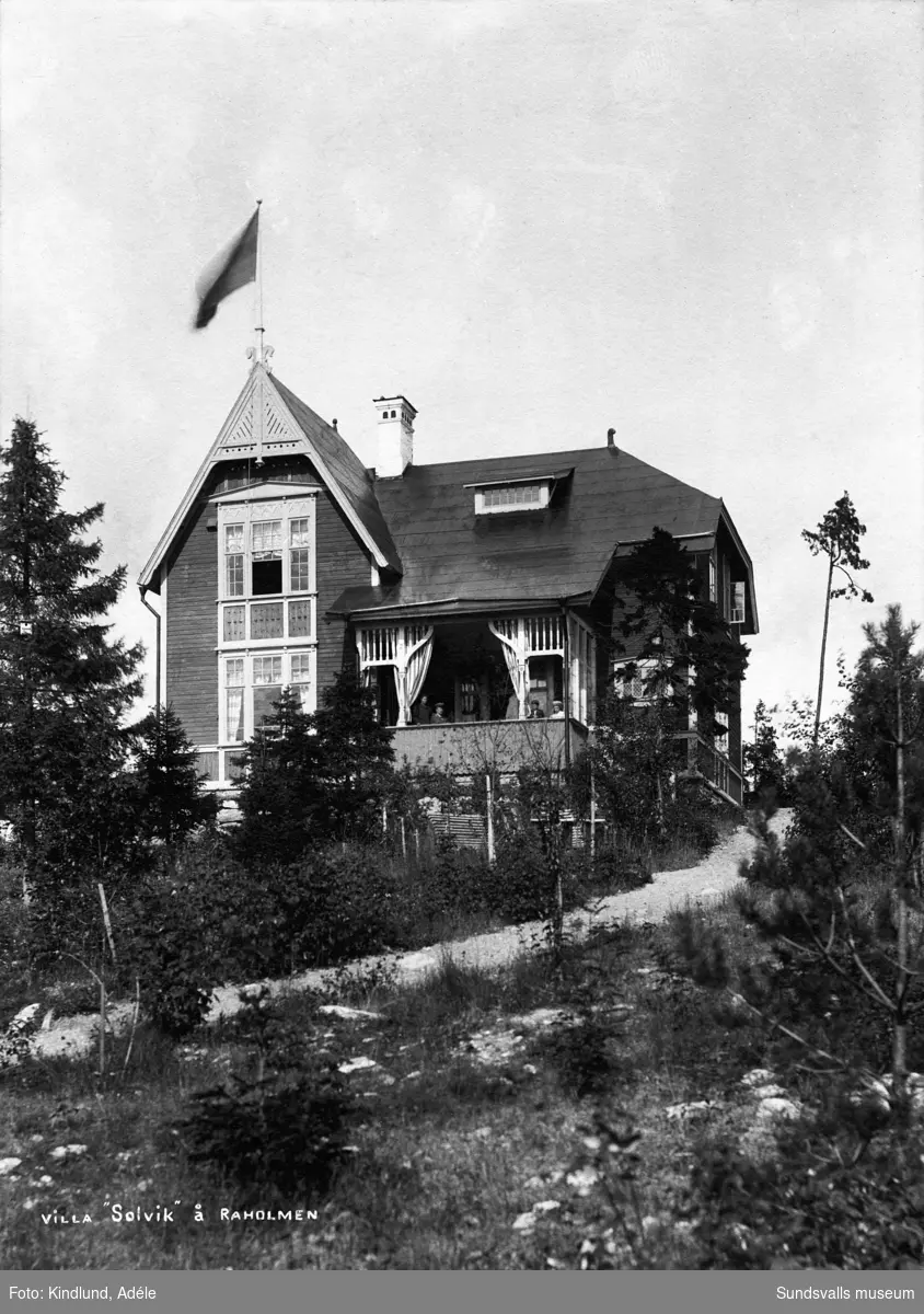 Villa Solvik, Viken. Väster om Vindhem, Alnö. Sommarbostad till grosshandlare Carl August Gustafsson med familj.