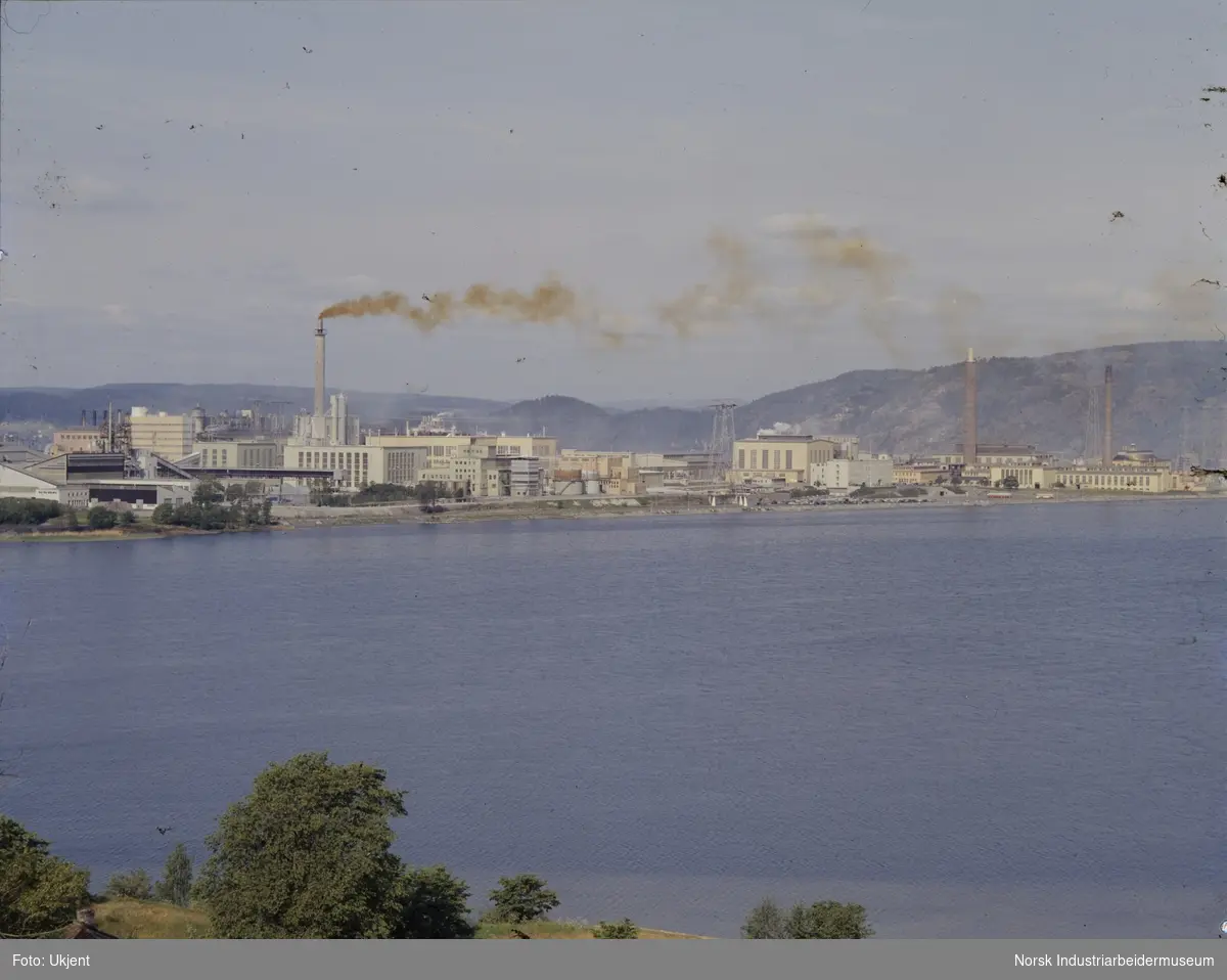 Oversikt over Eidanger Salpeterfabriker. Foto tatt fra Balsöyodden.