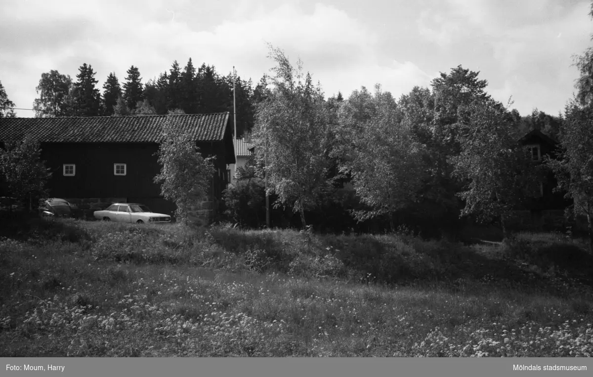 Hembygdsgården Börjesgården i Hällesåker, Lindome, år 1983.

För mer information om bilden se under tilläggsinformation.