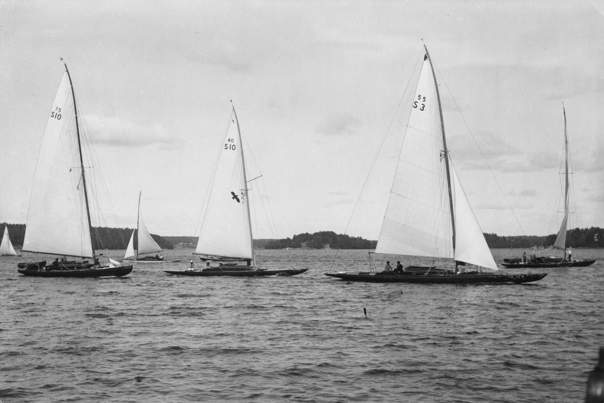 Skärgårdskryssare under kappsegling, 1920-tal