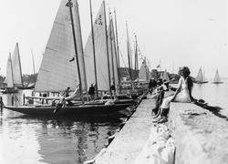 6-metersjakter i Göteborgs hamn i Långedrag, Göteborg. Båten