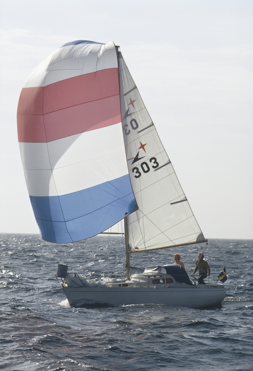 Albin Viggen seglar för spinnaker.