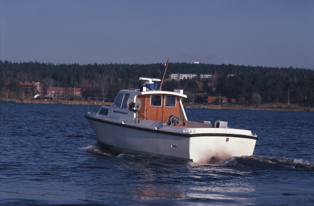 Albin Fisherman 32