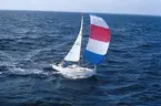 En Albin Viggen seglar för spinnaker.