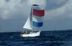 En Albin Viggen seglar för spinnaker.