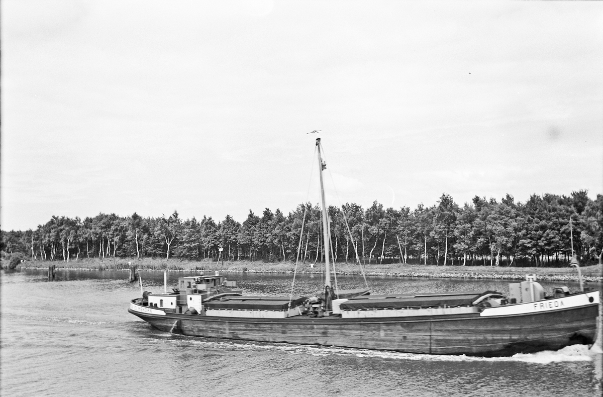 Ägare:/1927-67/: Elmshorner Dampf-schleppschiffahrt A.G. Hemort: Elmshorn.
Firman ändrad 1959 till: Elmshorner Schiffahrt A.G.