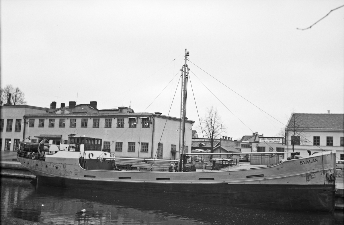 Ägare:/1957-64/: ett partrederi, Huvudredare: Knut Larsson. Hemort: Gravarne.