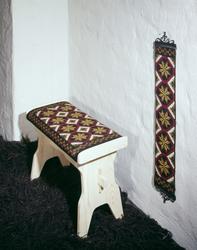 Vi pynter opp i stuen: broderi 1930-75