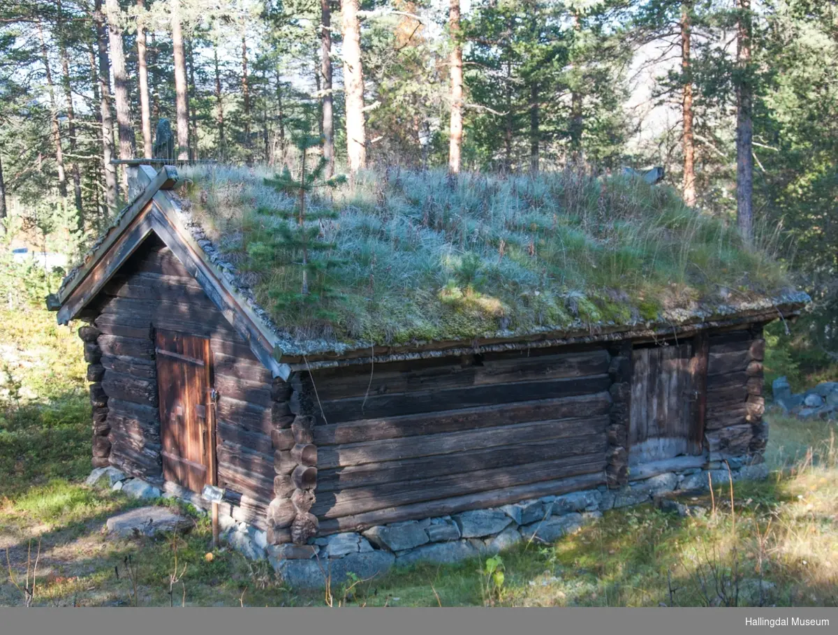 Stølsbu fra Nedre Kløkk, støl til Medhus i Holet