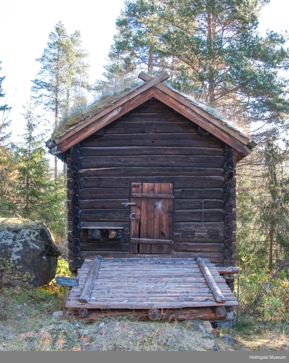 Kvernhus stod i Bergsån og hørte til Nestegard i Hovet