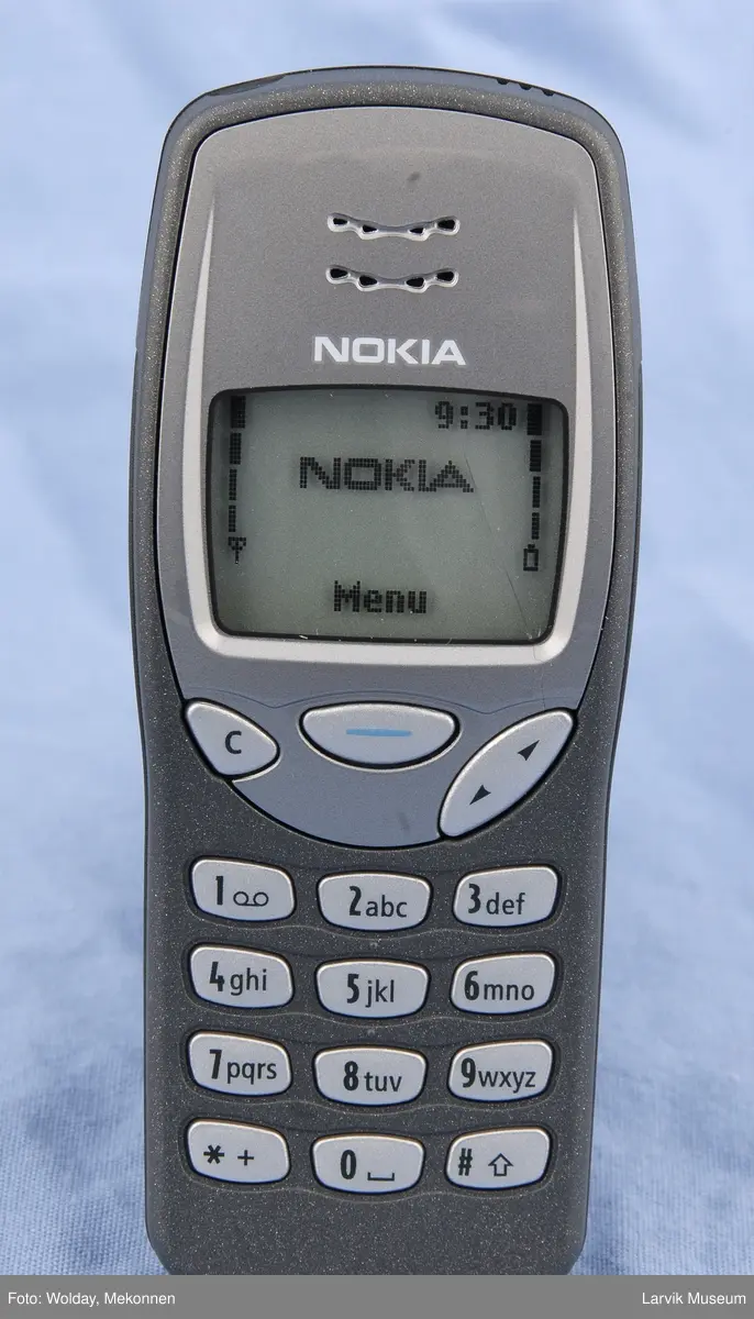 Åpent tastatur.

Attrapp/ modell. Inget batteri.