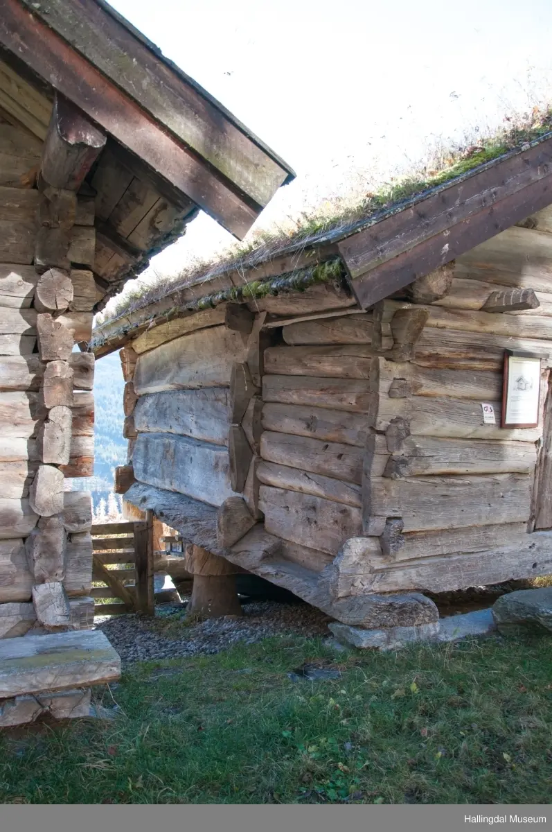 Stolphus fra nordre Kvinnegard på Ål Bygdamuseum, Leksvol