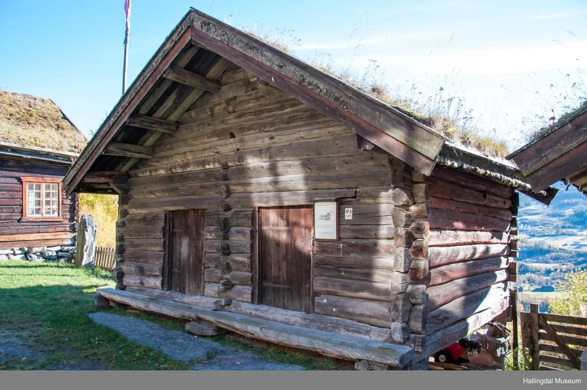 Stolphus fra Sundremyren på Ål Bygdamuseum, Leksvol