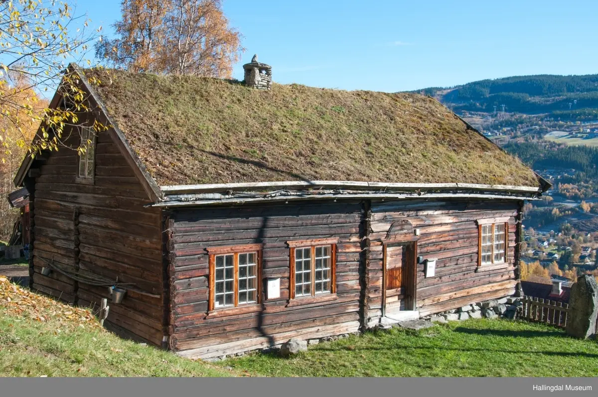 Bakkestugu fra Bakken Strand på Ål Bygdamuseum, Leksvol