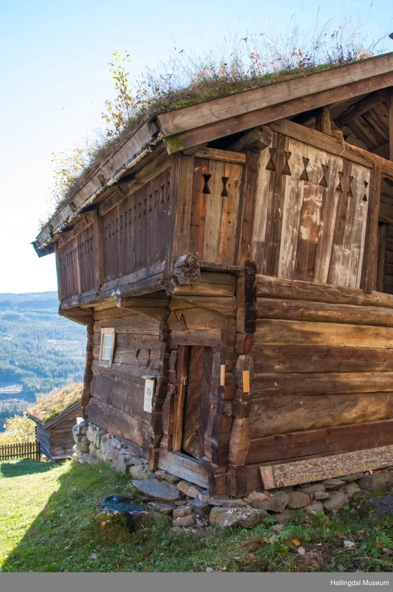 Loftstue fra Jøto Noss på Ål Bygdamuseum, Leksvol
