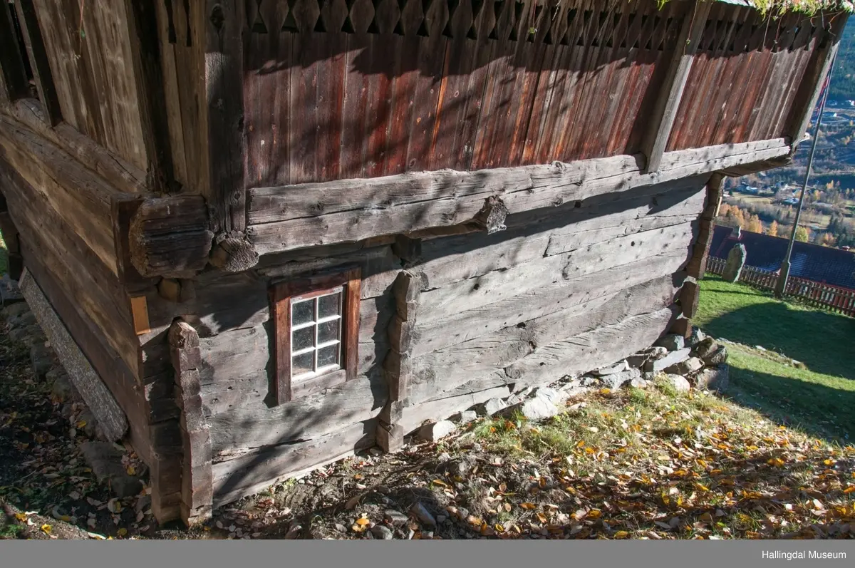 Loftstue fra Jøto Noss på Ål Bygdamuseum, Leksvol
