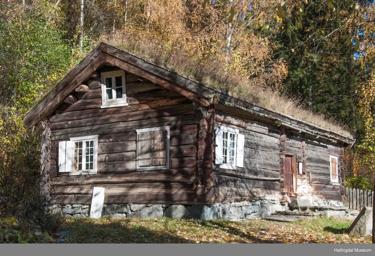 Stugu fra Settungsgard i Søre Vats på Ål Bygdamuseum, Leksvol