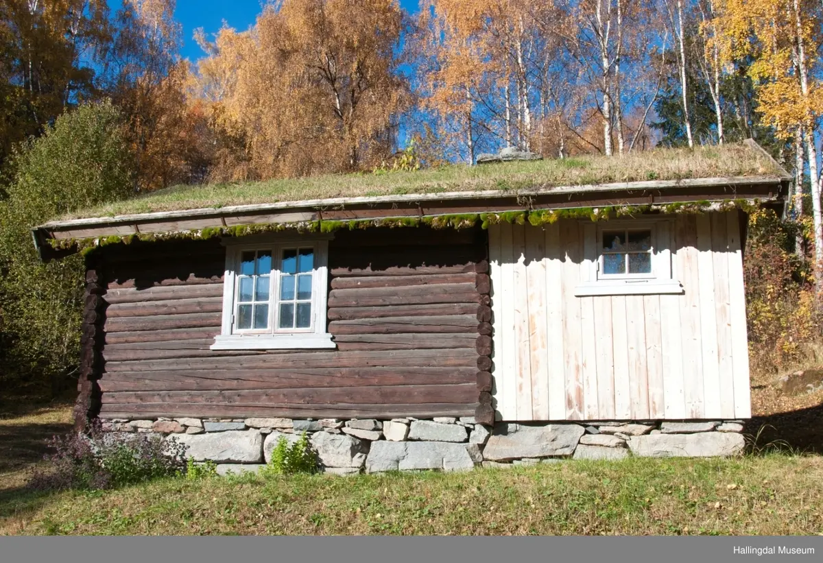 Stugu fra Sutøy under Prestegarden på Ål Bygdamuseum, Leksvol