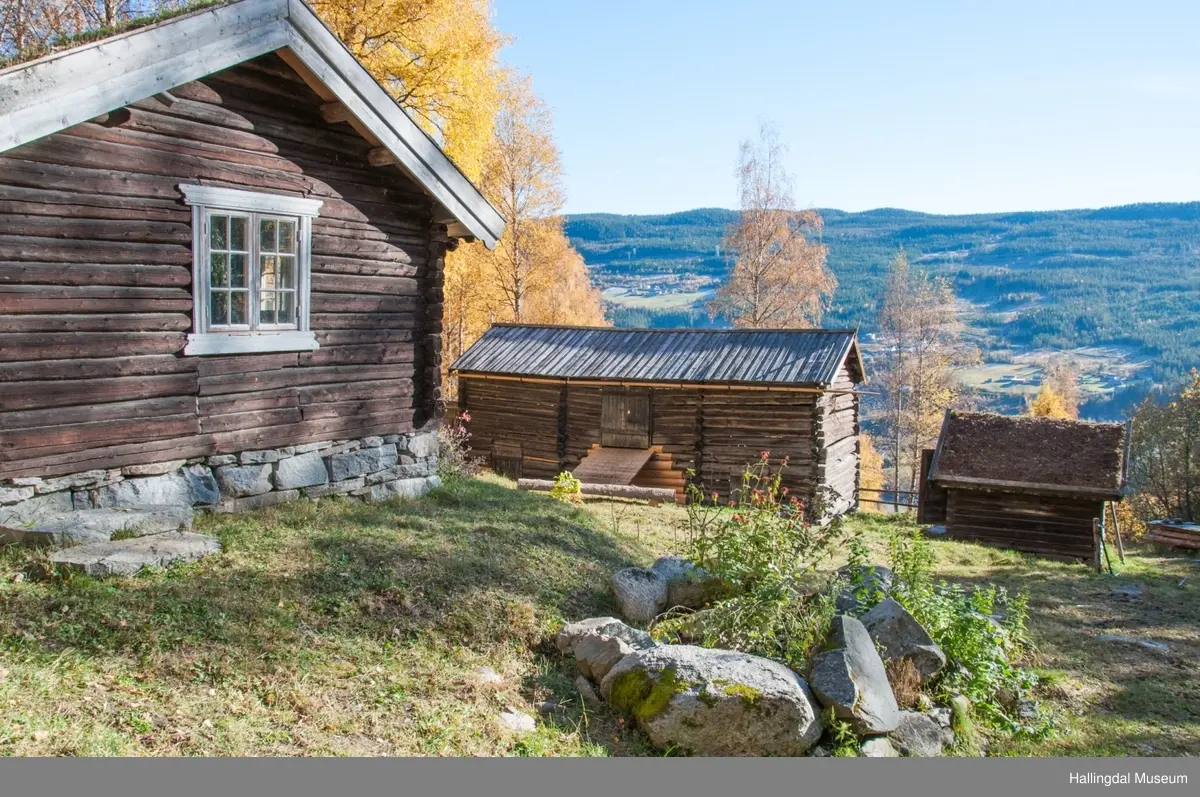 Stugu fra Sutøy under Prestegarden på Ål Bygdamuseum, Leksvol