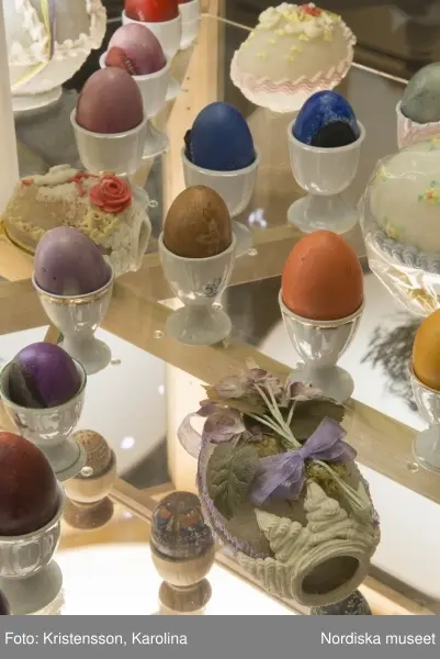 Traditioner, basutställning, detaljer och lite översikt över årets högtider; advent, lucia, jul, tjugonde dag Knut, Andersdagen, gårdstomte i stallet, folktro och midsommar bland annat.