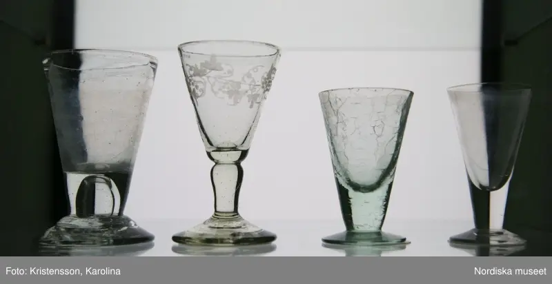 Traditioner, basutställning, detaljer och lite översikt över årets högtider; advent, lucia, jul, tjugonde dag Knut, Andersdagen, gårdstomte i stallet, folktro och midsommar bland annat.