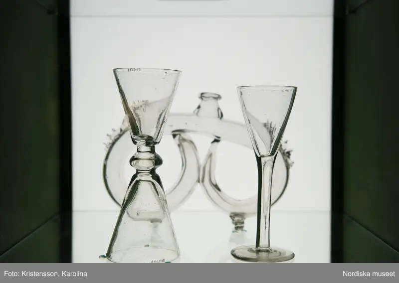 Traditioner, basutställning, detaljer och lite översikt över årets högtider; advent, lucia, jul, tjugonde dag Knut, Andersdagen, gårdstomte i stallet, folktro och midsommar bland annat.