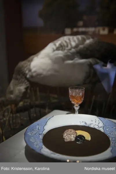 Traditioner, basutställning, detaljer och lite översikt över årets högtider; advent, lucia, jul, tjugonde dag Knut, Andersdagen, gårdstomte i stallet, folktro och midsommar bland annat.