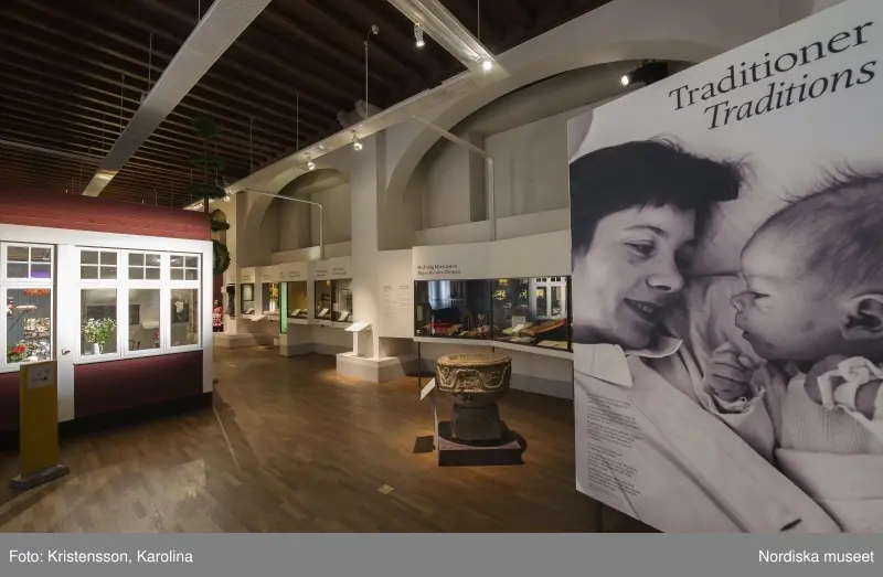 Traditioner, basutställning, detaljer och lite översikt över årets högtider; advent, lucia, jul, tjugonde dag Knut, Andersdagen, gårdstomte i stallet, folktro och midsommar bland annat.